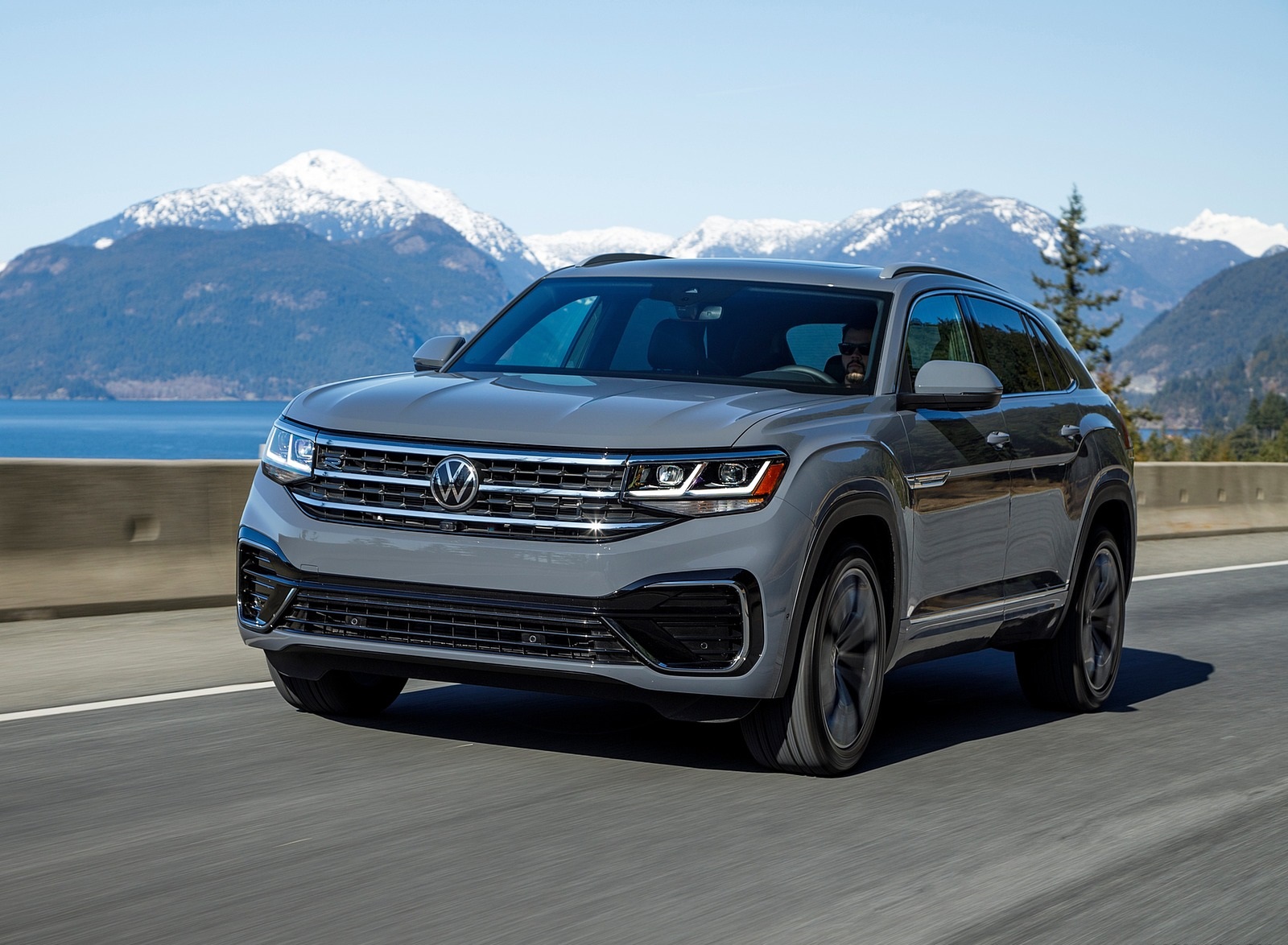 2020 Volkswagen Atlas Cross Sport SEL Premium R Line (Color: Pure Gray) Front Three-Quarter Wallpapers #1 of 80