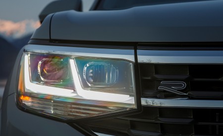 2020 Volkswagen Atlas Cross Sport SEL Premium R Line (Color: Pure Gray) Headlight Wallpapers 450x275 (30)