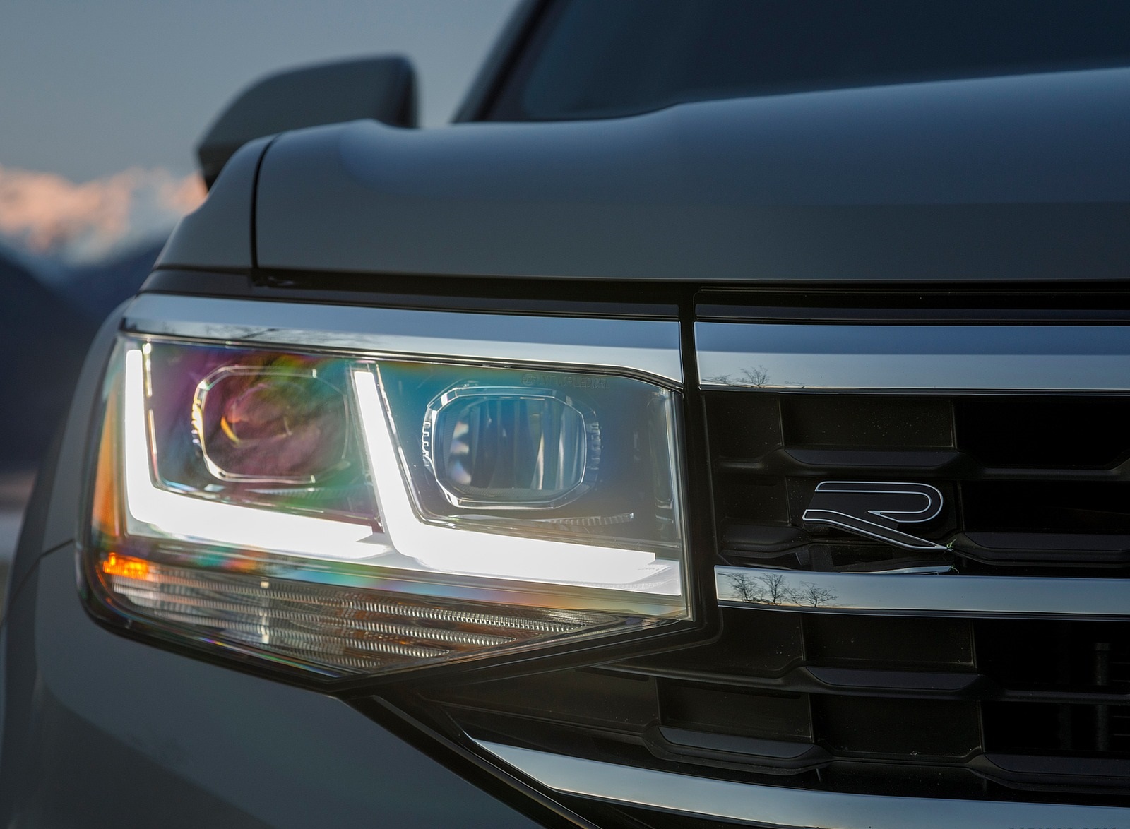 2020 Volkswagen Atlas Cross Sport SEL Premium R Line (Color: Pure Gray) Headlight Wallpapers #30 of 80