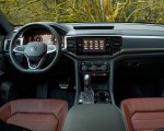 2020 Volkswagen Atlas Cross Sport SEL Premium R Line (Color: Pure Gray) Interior Cockpit Wallpapers 150x120 (38)
