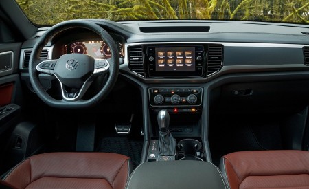 2020 Volkswagen Atlas Cross Sport SEL Premium R Line (Color: Pure Gray) Interior Cockpit Wallpapers 450x275 (38)