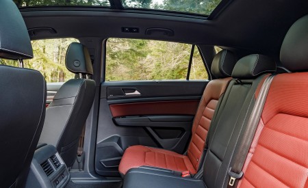 2020 Volkswagen Atlas Cross Sport SEL Premium R Line (Color: Pure Gray) Interior Rear Seats Wallpapers 450x275 (43)