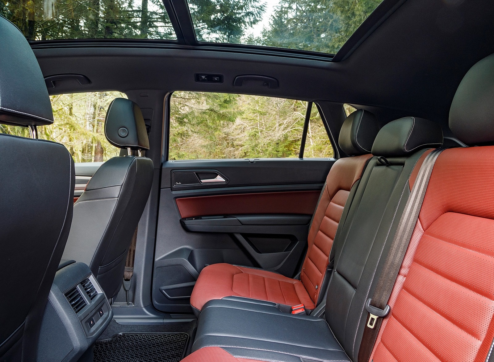 2020 Volkswagen Atlas Cross Sport SEL Premium R Line (Color: Pure Gray) Interior Rear Seats Wallpapers #43 of 80
