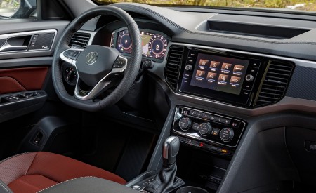 2020 Volkswagen Atlas Cross Sport SEL Premium R Line (Color: Pure Gray) Interior Wallpapers 450x275 (37)