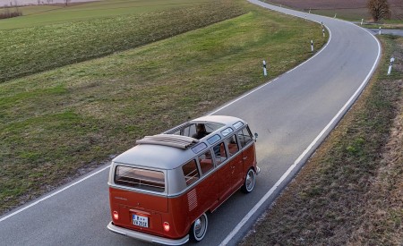 2020 Volkswagen e-BULLI Concept Rear Three-Quarter Wallpapers 450x275 (4)