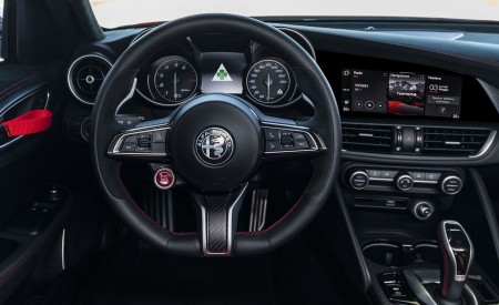 2021 Alfa Romeo Giulia GTA Interior Cockpit Wallpapers 450x275 (28)