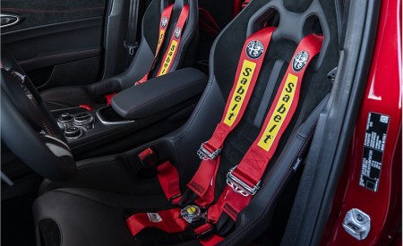2021 Alfa Romeo Giulia GTA Interior Seats Wallpapers  450x275 (25)