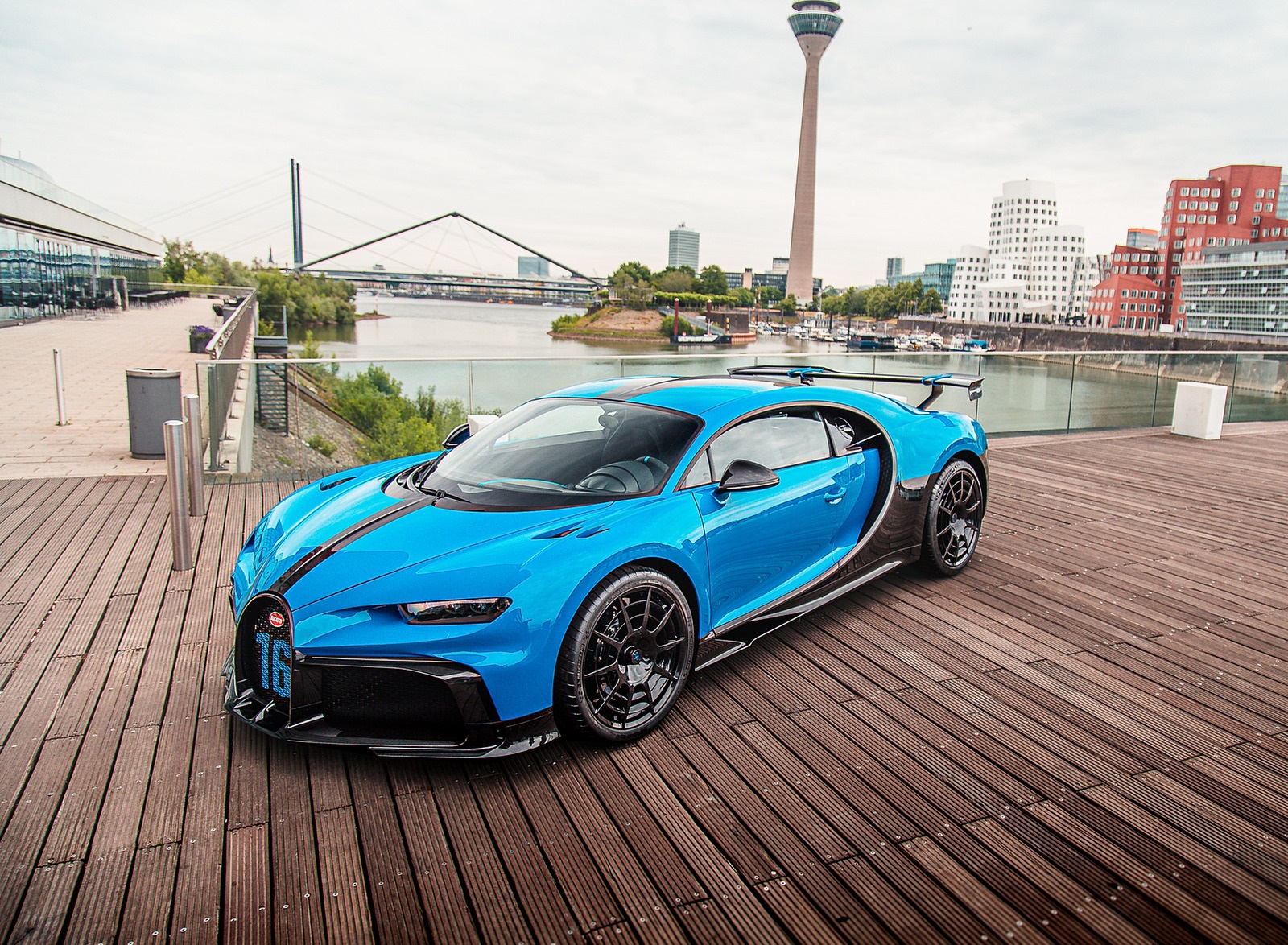 2021 Bugatti Chiron Pur Sport Front Three-Quarter Wallpapers #58 of 119