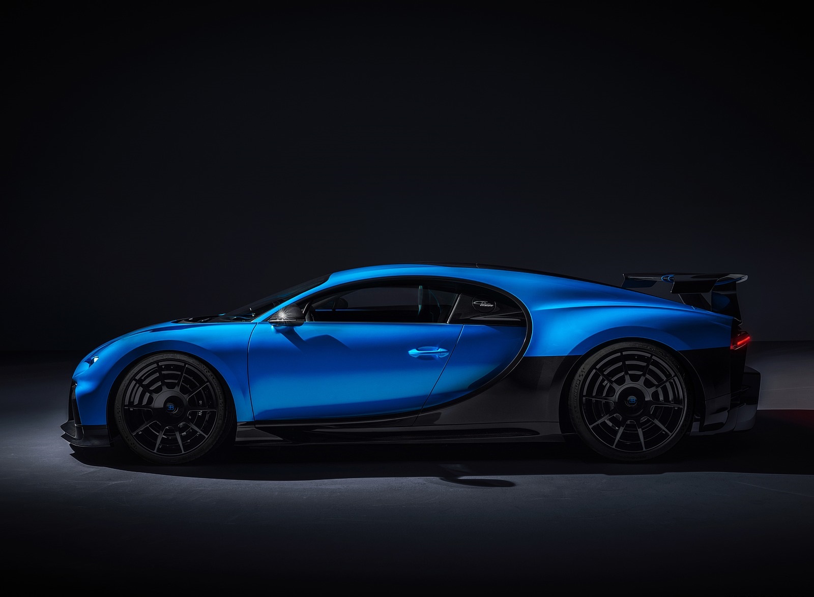 2021 Bugatti Chiron Pur Sport Side Wallpapers #102 of 119