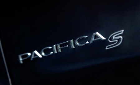 2021 Chrysler Pacifica Limited S AWD Badge Wallpapers 450x275 (27)