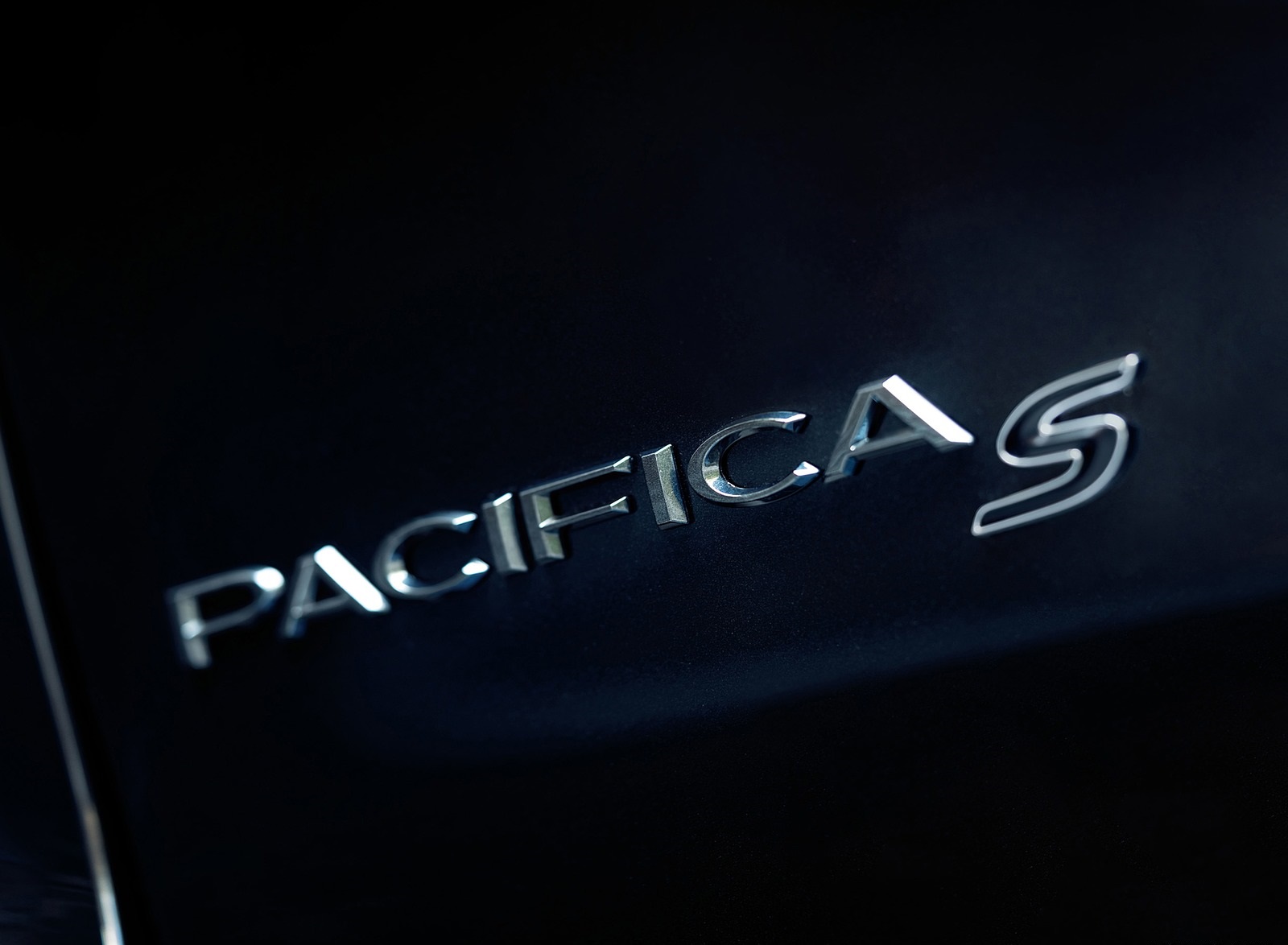 2021 Chrysler Pacifica Limited S AWD Badge Wallpapers #27 of 60