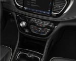 2021 Chrysler Pacifica Limited S AWD Central Console Wallpapers 150x120 (50)