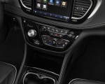 2021 Chrysler Pacifica Limited S AWD Central Console Wallpapers 150x120 (49)