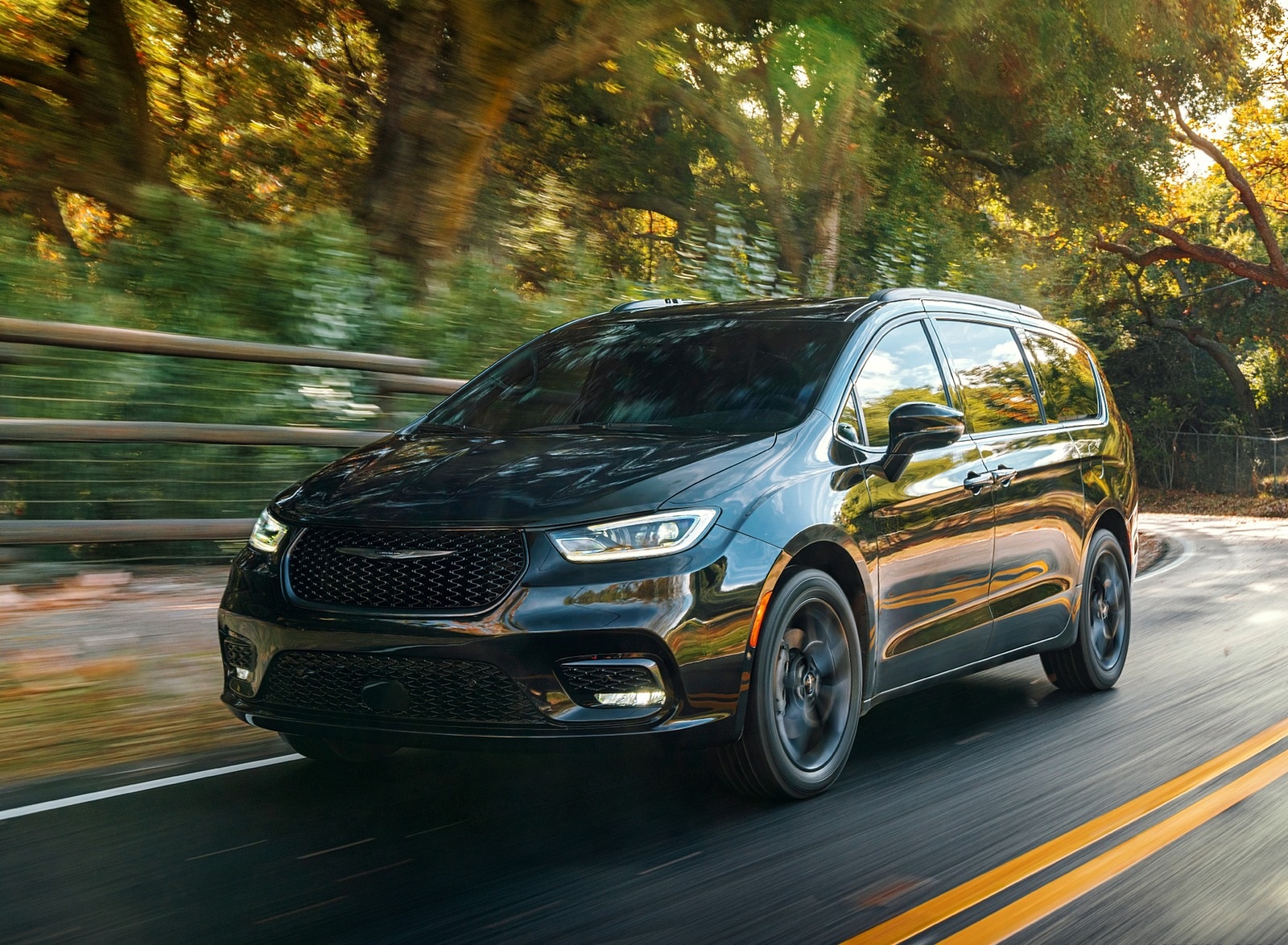 2021 Chrysler Pacifica Limited S AWD Front Three-Quarter Wallpapers (1)