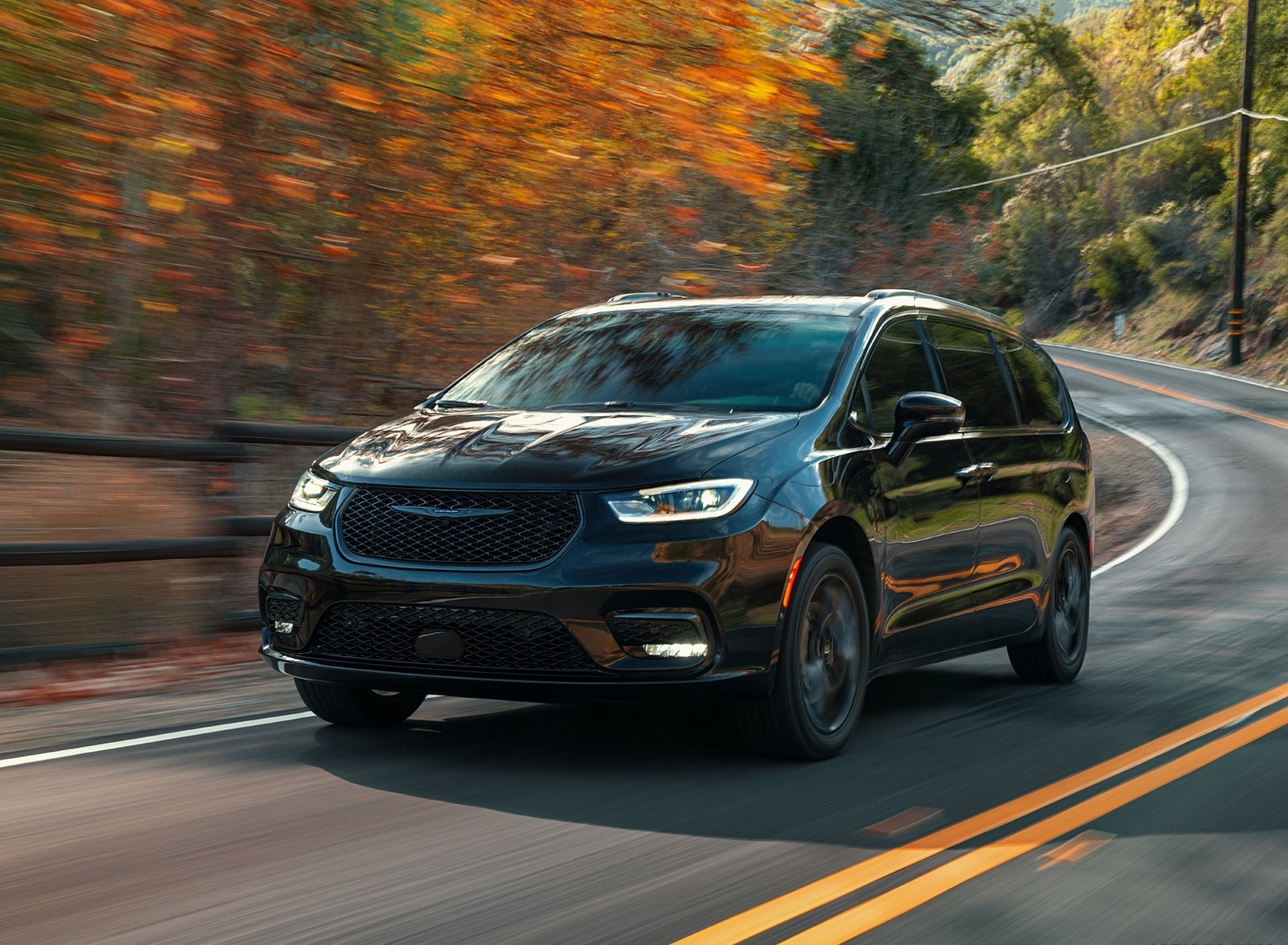 2021 Chrysler Pacifica Limited S AWD Front Three-Quarter Wallpapers (2)