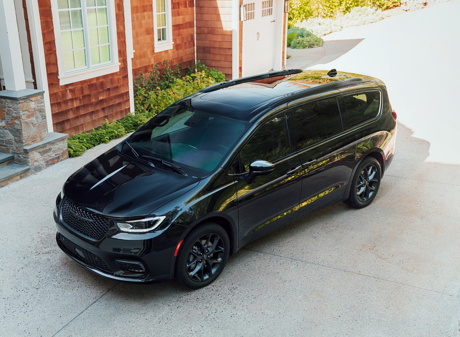 2021 Chrysler Pacifica Limited S AWD Front Three-Quarter Wallpapers #20 of 60
