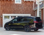 2021 Chrysler Pacifica Limited S AWD Rear Three-Quarter Wallpapers 150x120 (23)