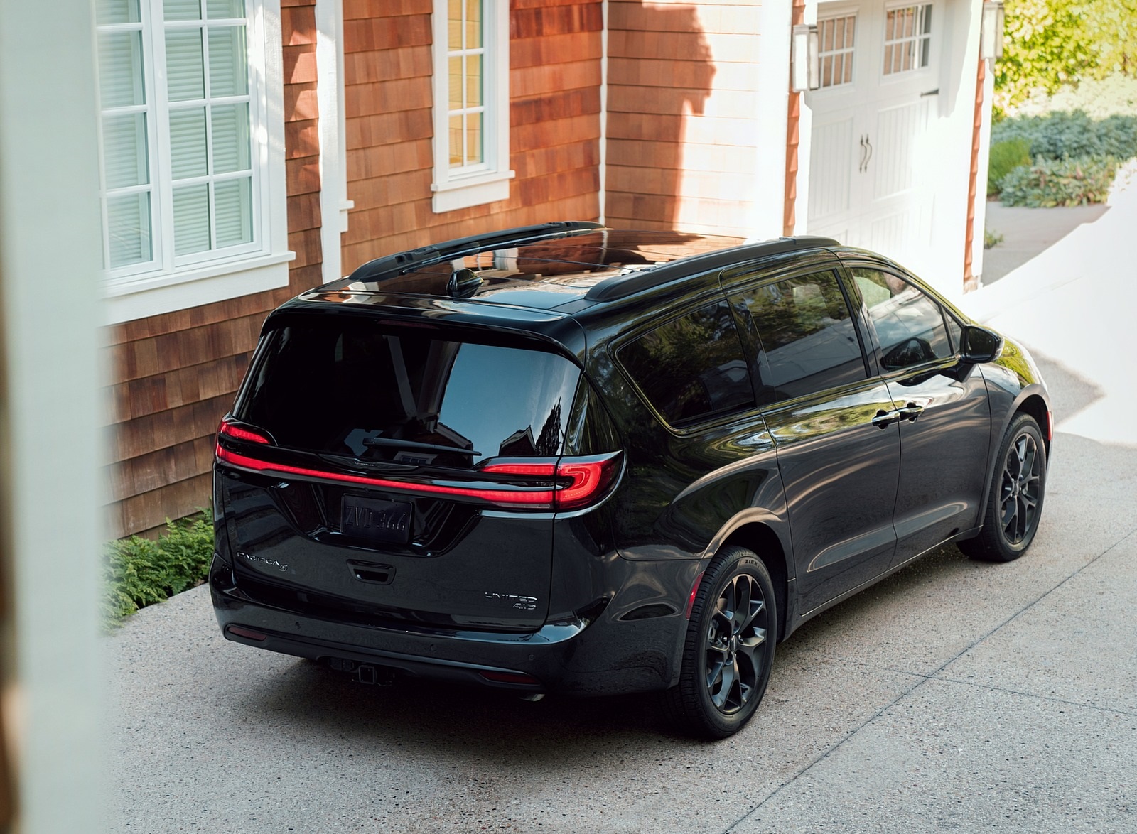 2021 Chrysler Pacifica Limited S AWD Rear Three-Quarter Wallpapers #25 of 60