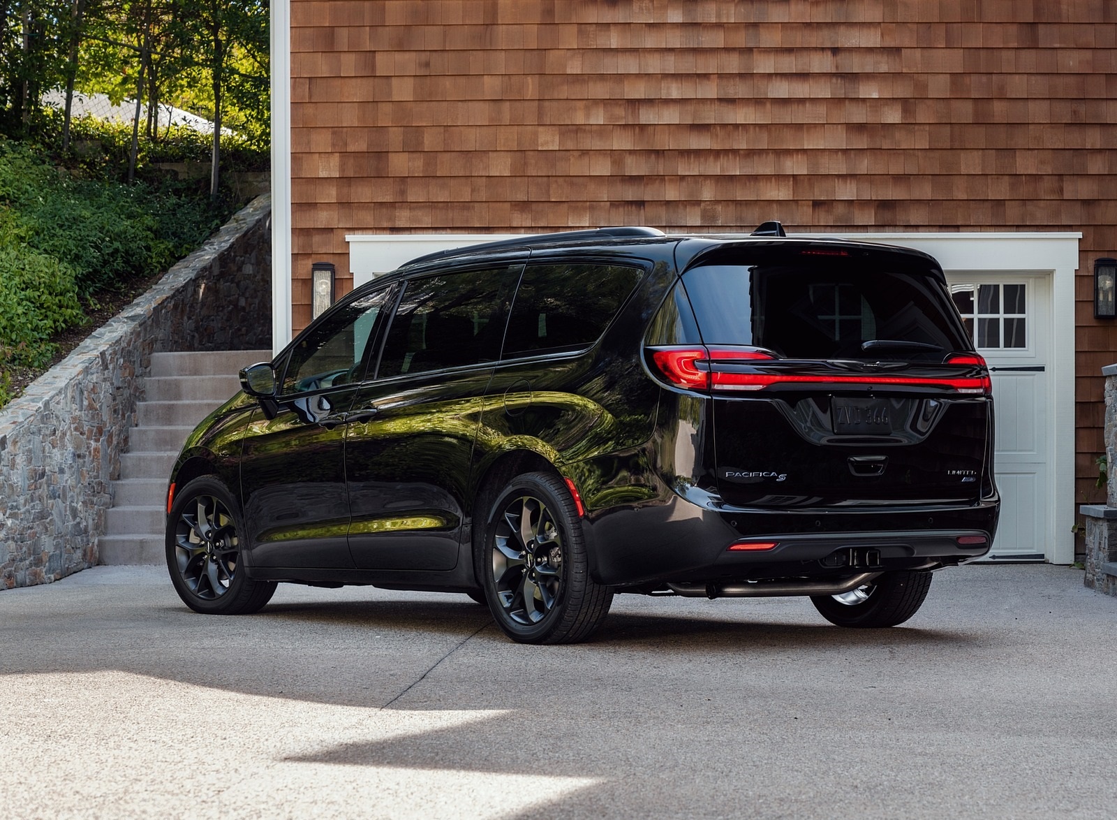 2021 Chrysler Pacifica Limited S AWD Rear Three-Quarter Wallpapers #26 of 60