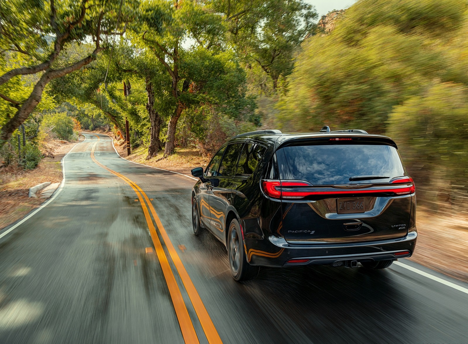 2021 Chrysler Pacifica Limited S AWD Rear Wallpapers (7)