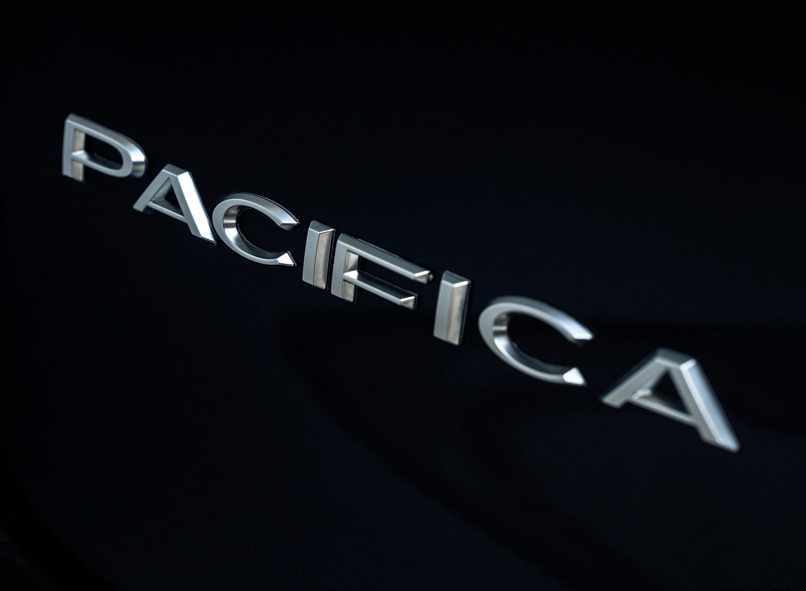2021 Chrysler Pacifica Pinnacle AWD Badge Wallpapers #40 of 79