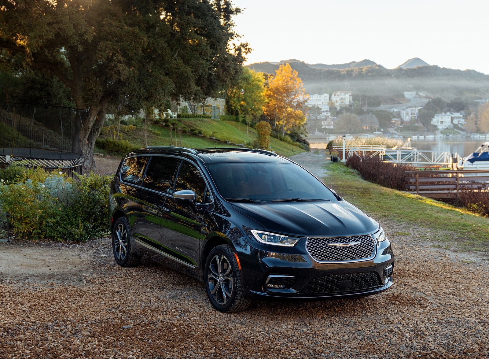 2021 Chrysler Pacifica Pinnacle AWD Front Three-Quarter Wallpapers (6)