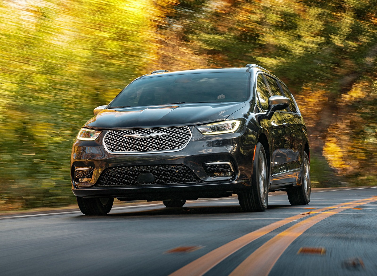 2021 Chrysler Pacifica Pinnacle AWD Front Wallpapers (1)