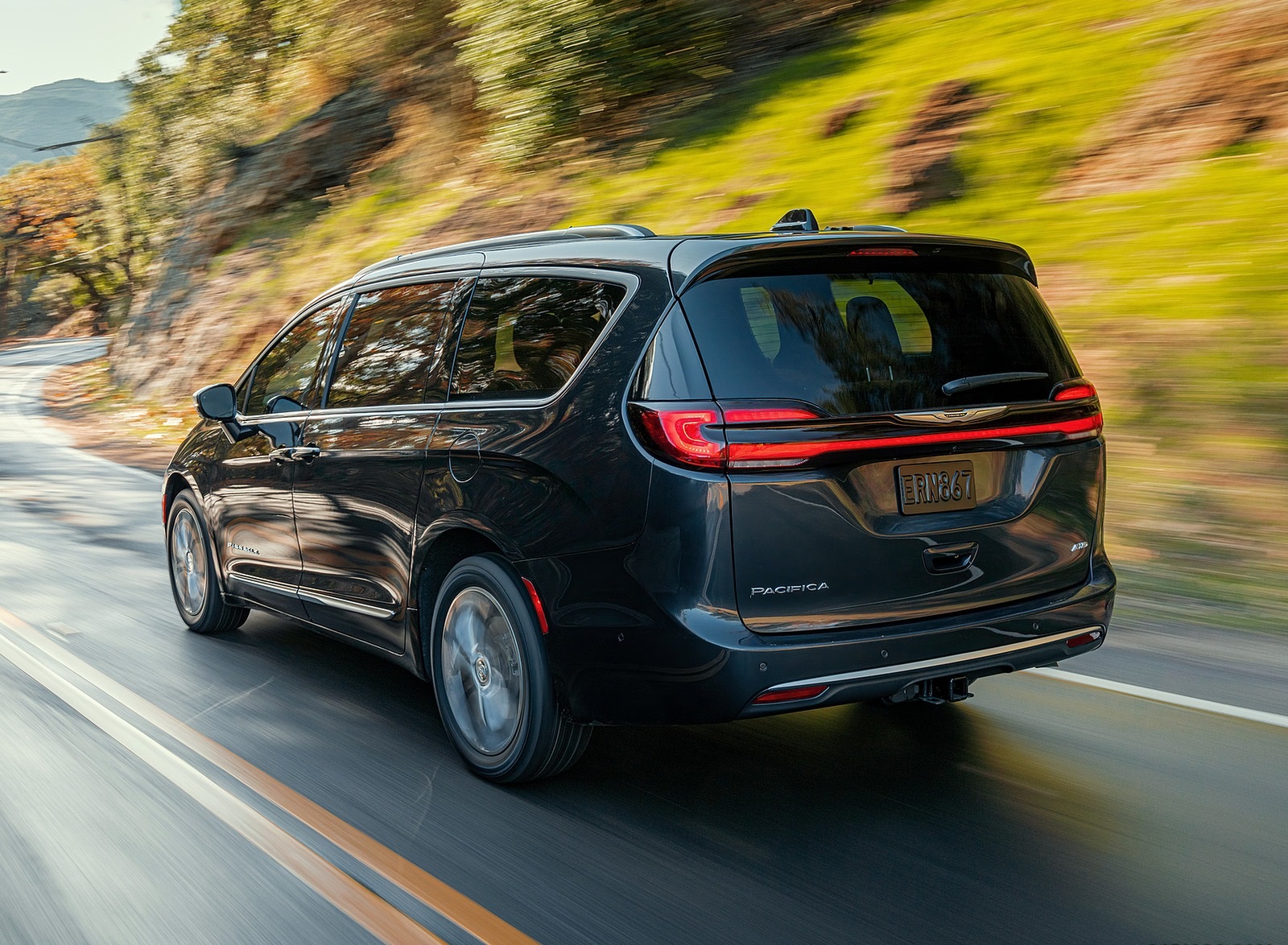 2021 Chrysler Pacifica Pinnacle AWD Rear Three-Quarter Wallpapers (3)