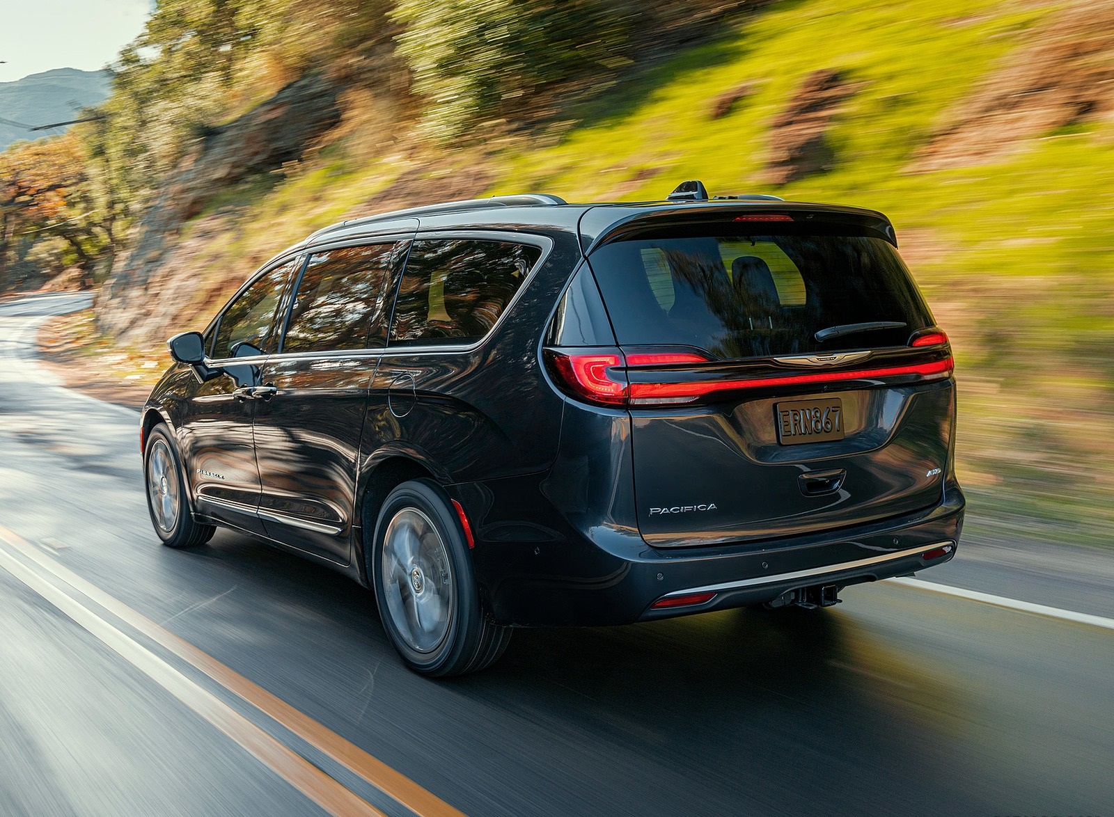 2021 Chrysler Pacifica Pinnacle AWD Rear Three-Quarter Wallpapers #3 of 79