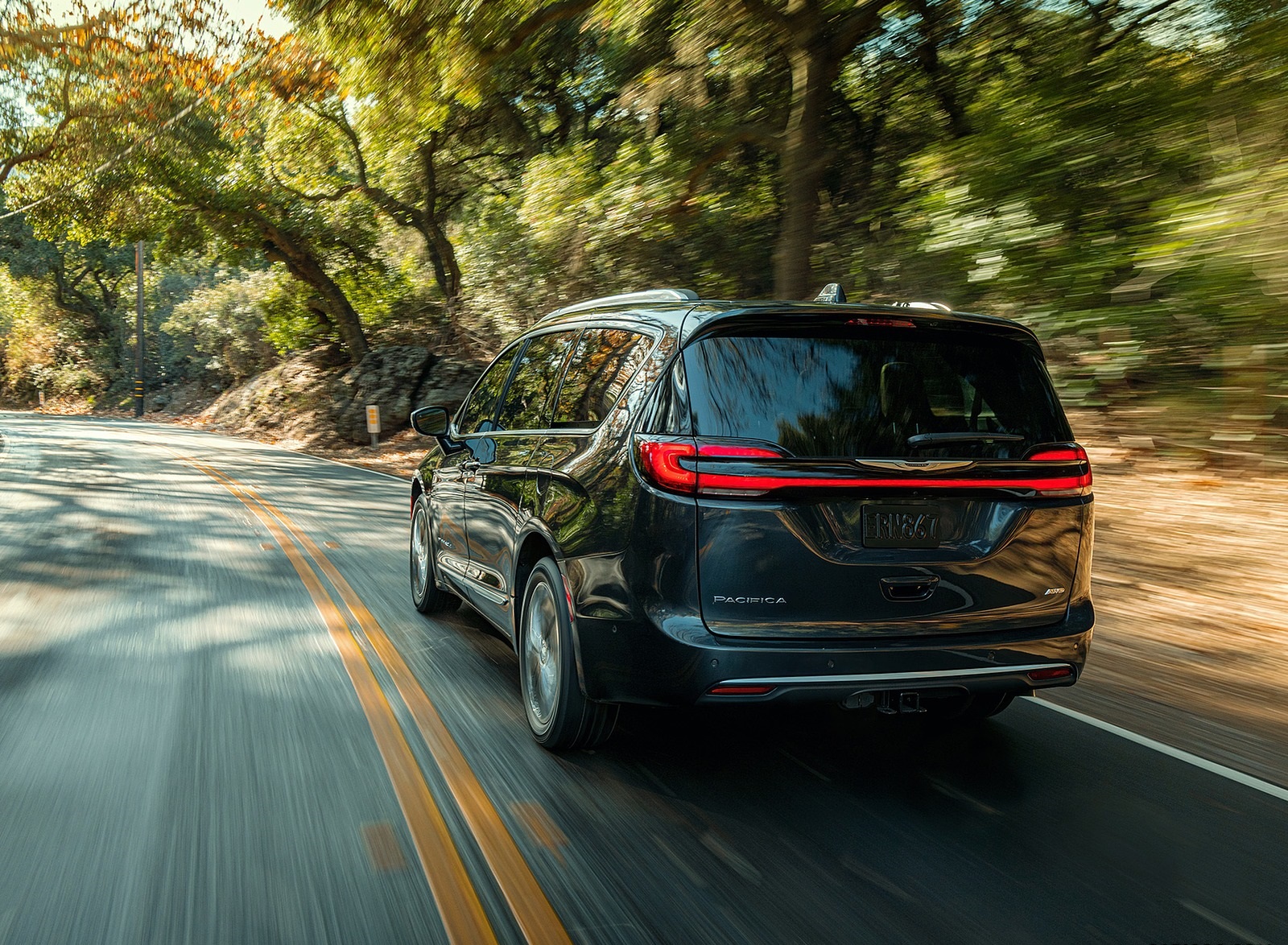 2021 Chrysler Pacifica Pinnacle AWD Rear Wallpapers (5)