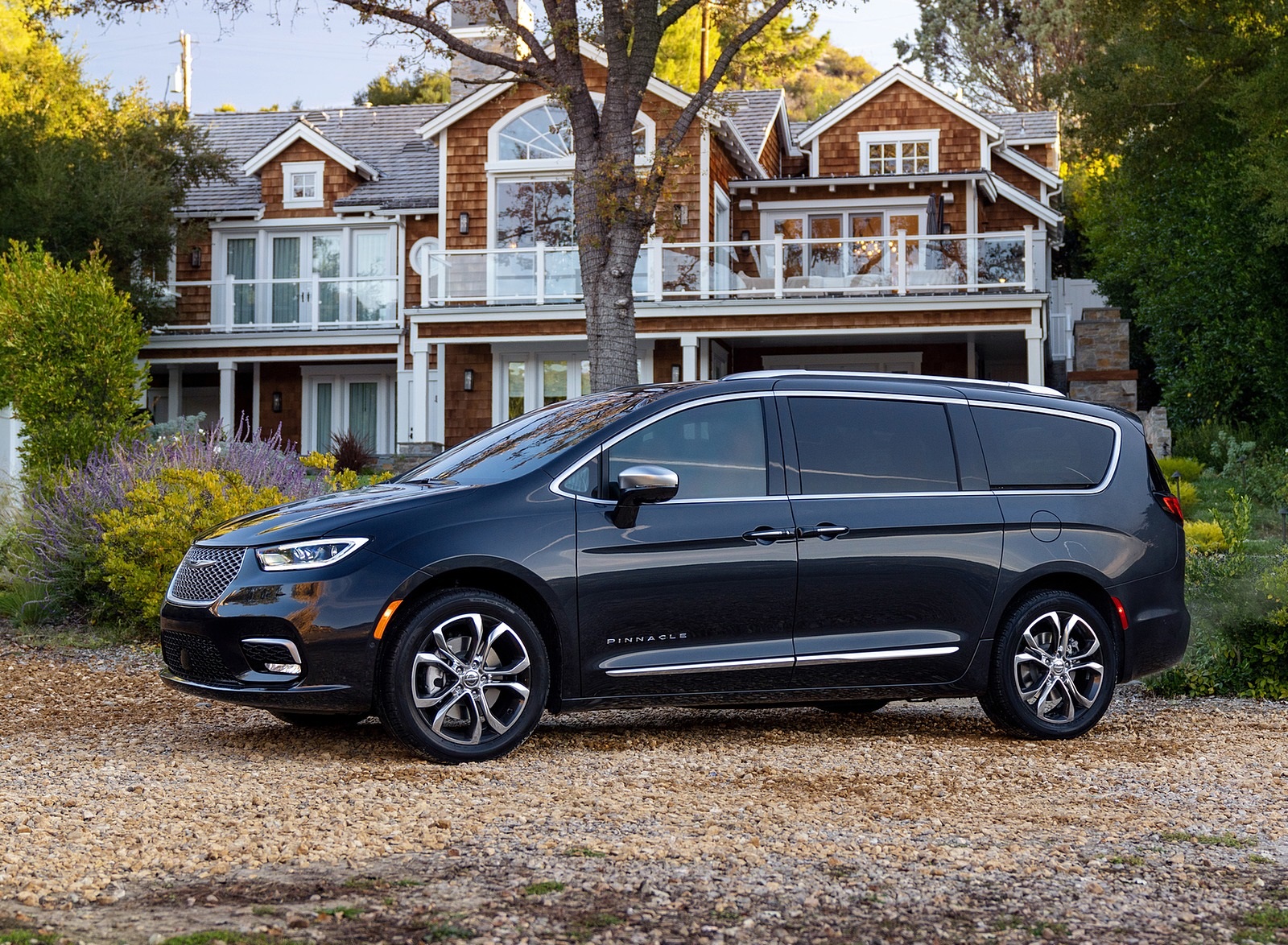 2021 Chrysler Pacifica Pinnacle AWD Side Wallpapers (9)