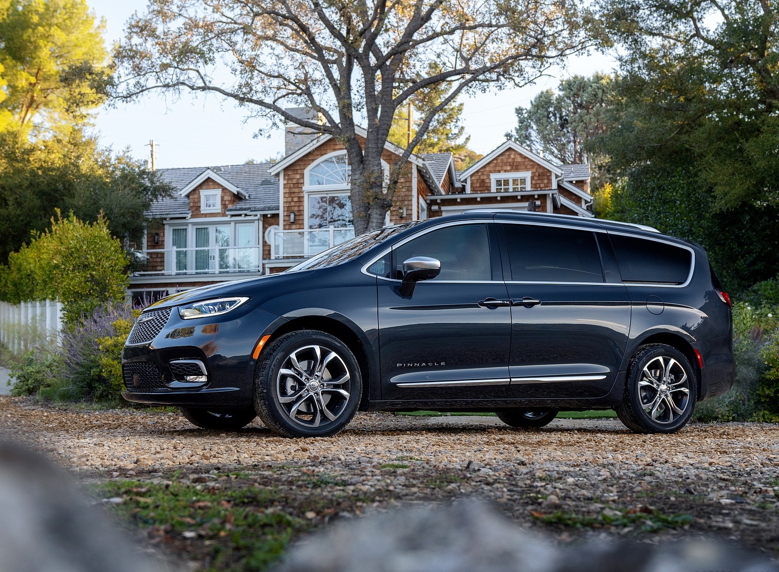 2021 Chrysler Pacifica Pinnacle AWD Side Wallpapers (10)
