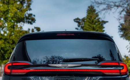 2021 Chrysler Pacifica Pinnacle AWD Tail Light Wallpapers 450x275 (31)