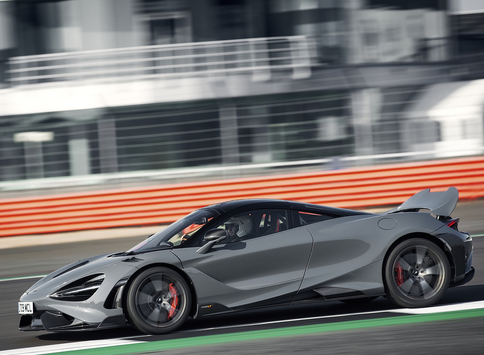 2021 McLaren 765LT Front Three-Quarter Wallpapers #88 of 159