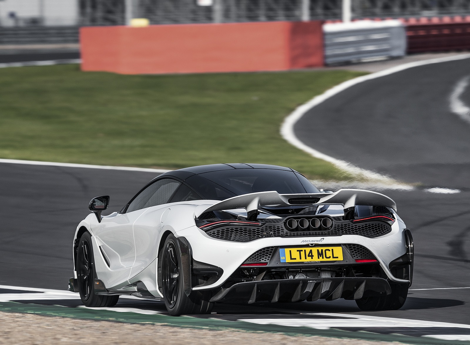 2021 McLaren 765LT Rear Wallpapers (3)