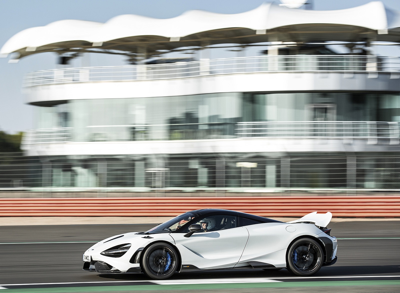 MCLAREN 765де в России