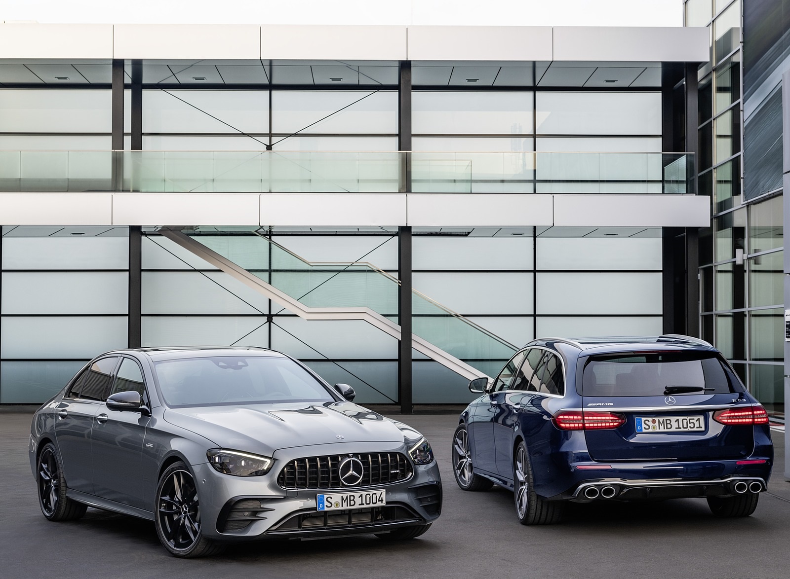 2021 Mercedes-AMG E 53 4MATIC+ Night Package (Color: Selenite Grey Metallic) Front Three-Quarter Wallpapers (8)