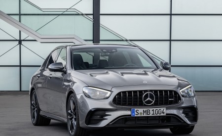 2021 Mercedes-AMG E 53 4MATIC+ Night Package (Color: Selenite Grey Metallic) Front Three-Quarter Wallpapers 450x275 (9)