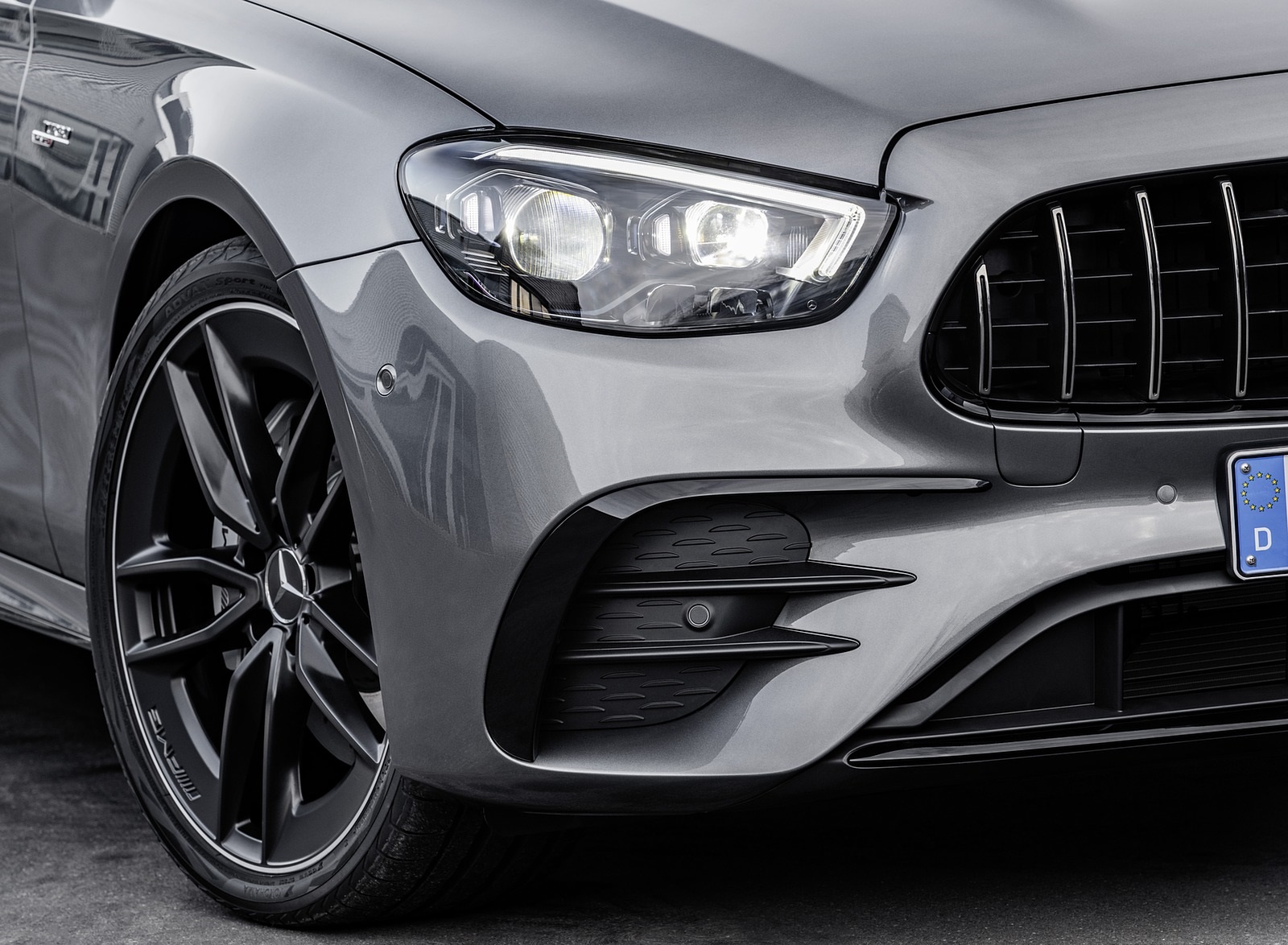2021 Mercedes-AMG E 53 4MATIC+ Night Package (Color: Selenite Grey Metallic) Headlight Wallpapers #16 of 21