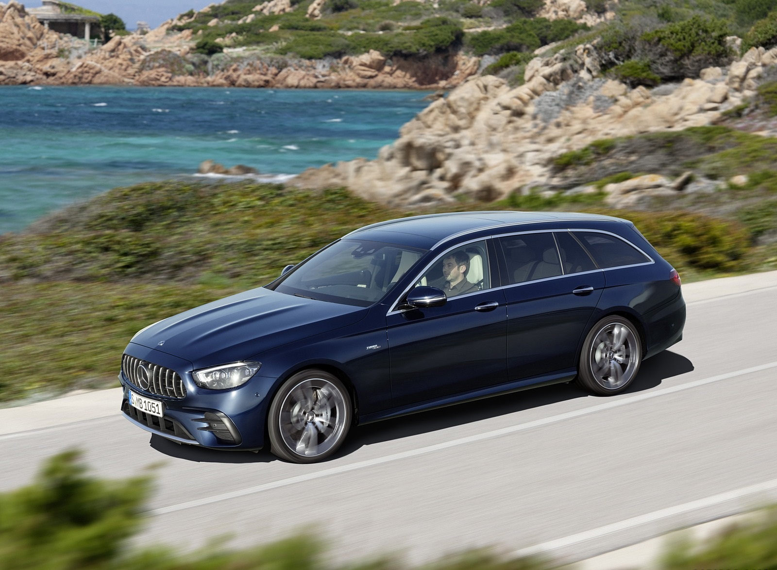 2021 Mercedes-AMG E 53 Estate 4MATIC+ T-Model (Color: Cavansite Blue Metallic) Front Three-Quarter Wallpapers #4 of 19