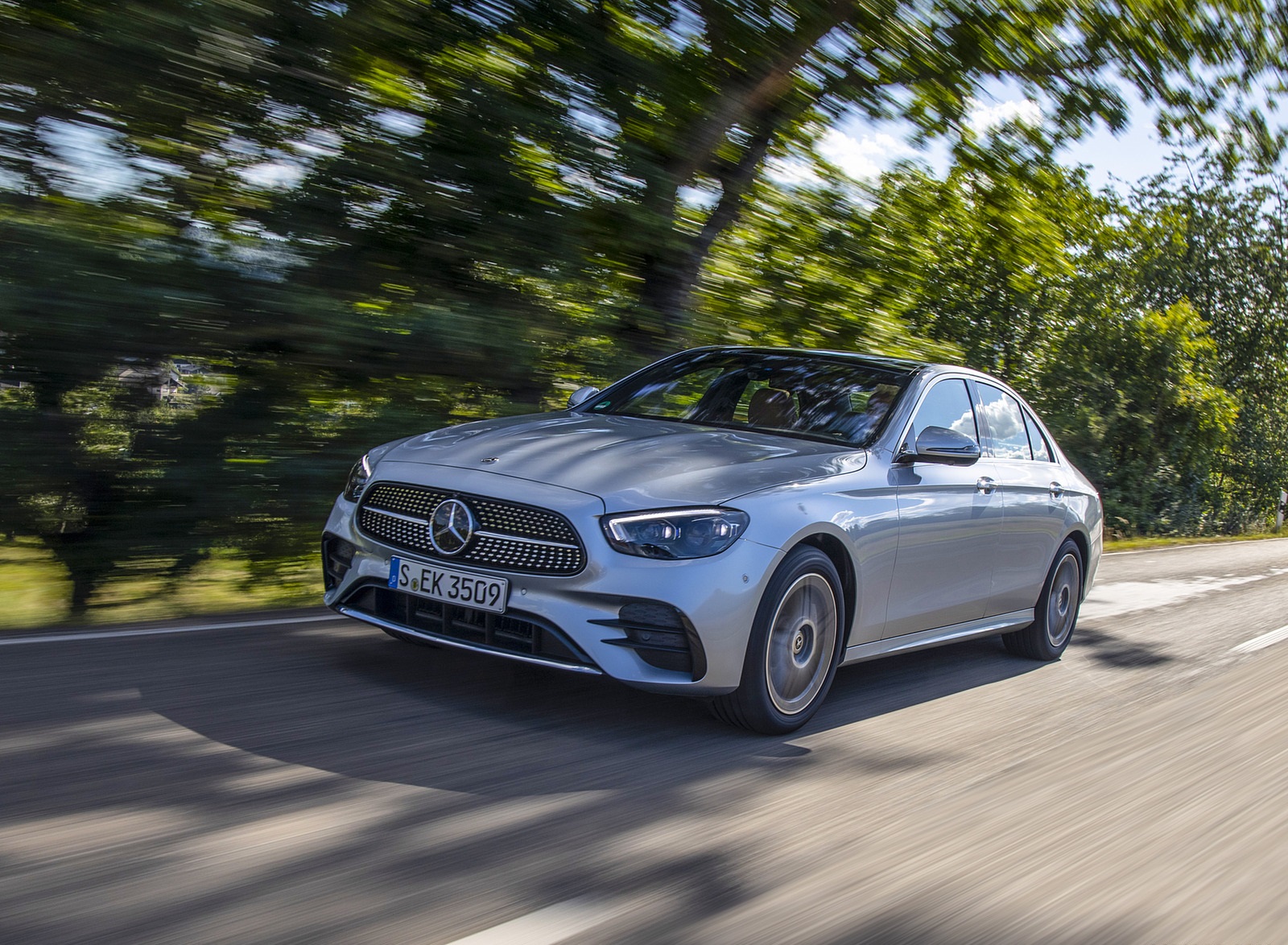 2021 Mercedes-Benz E 350 (Color: Hightech silver) Front Three-Quarter Wallpapers #2 of 70