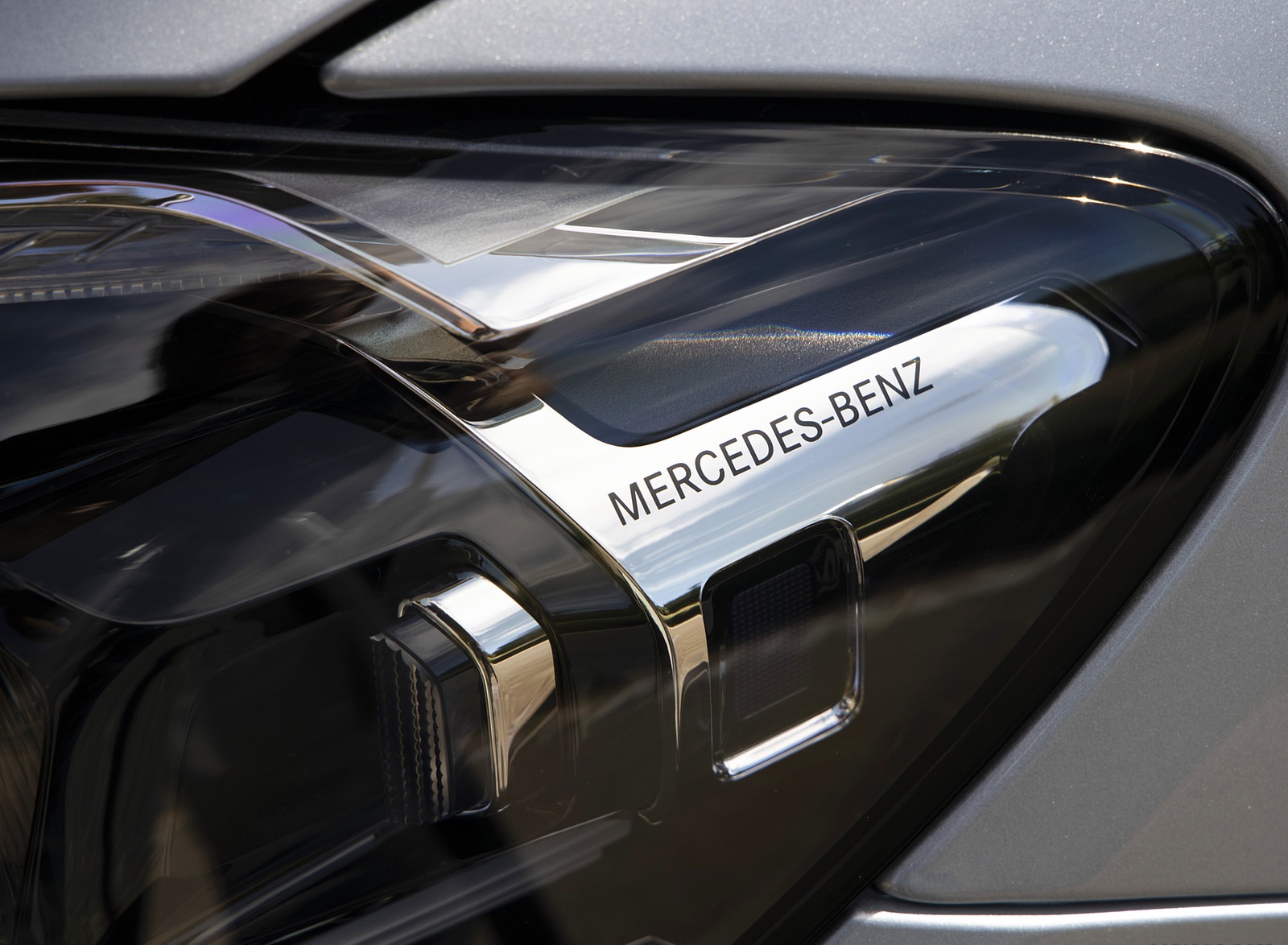 2021 Mercedes-Benz E 350 (Color: Hightech silver) Headlight Wallpapers #17 of 70