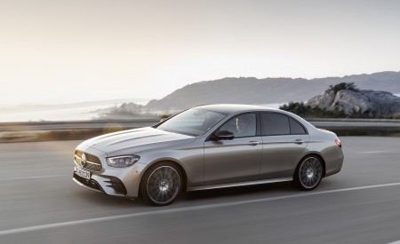 2021 Mercedes-Benz E-Class AMG line (Color: Mojave Silver Metallic) Front Three-Quarter Wallpapers 450x275 (26)