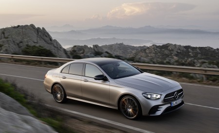 2021 Mercedes-Benz E-Class AMG line (Color: Mojave Silver Metallic) Front Three-Quarter Wallpapers 450x275 (28)