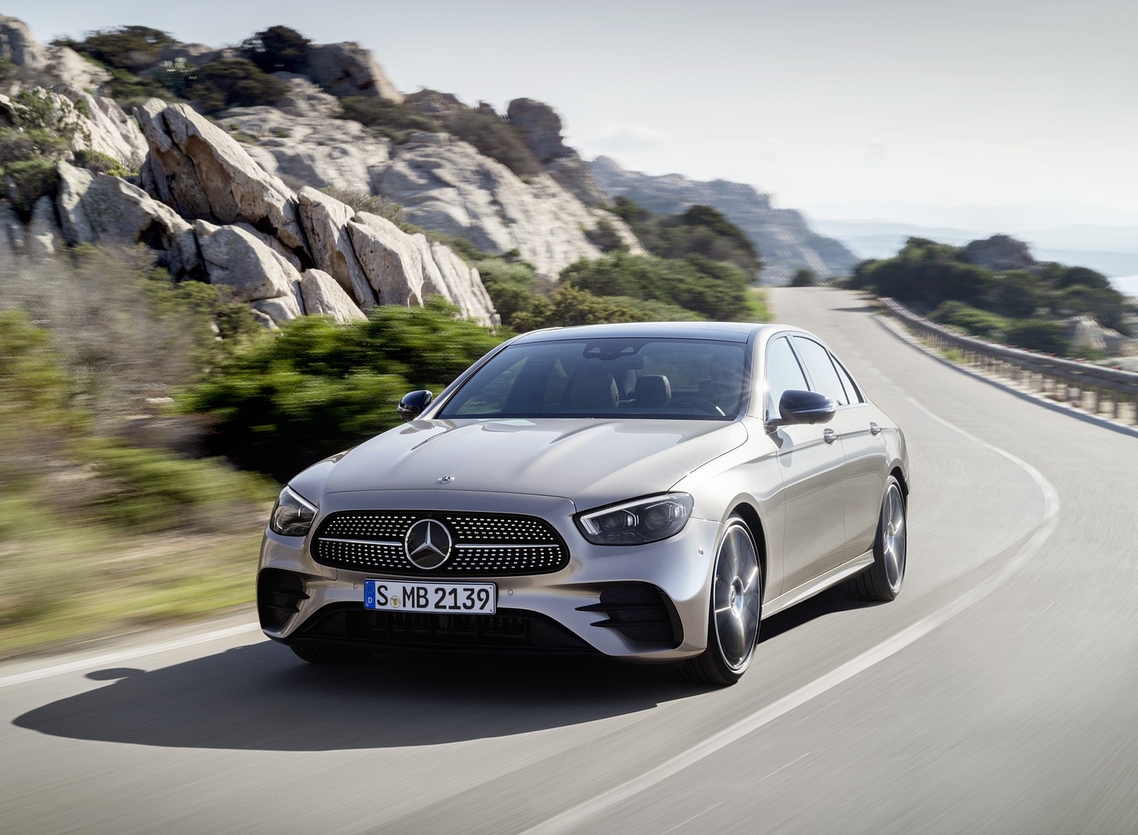 2021 Mercedes-Benz E-Class AMG line (Color: Mojave Silver Metallic) Front Wallpapers #24 of 70