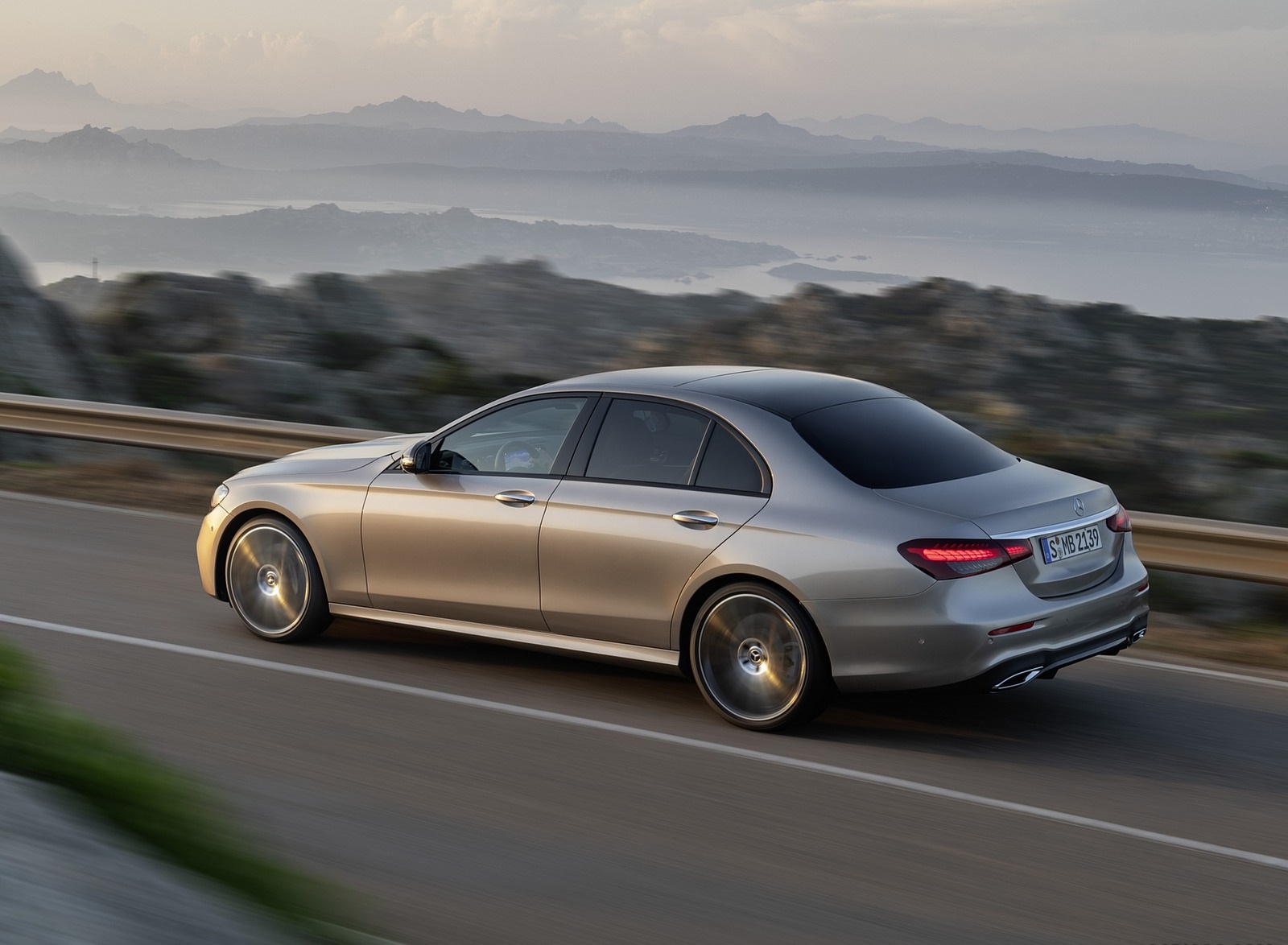 2021 Mercedes-Benz E-Class AMG line (Color: Mojave Silver Metallic) Rear Three-Quarter Wallpapers #36 of 70