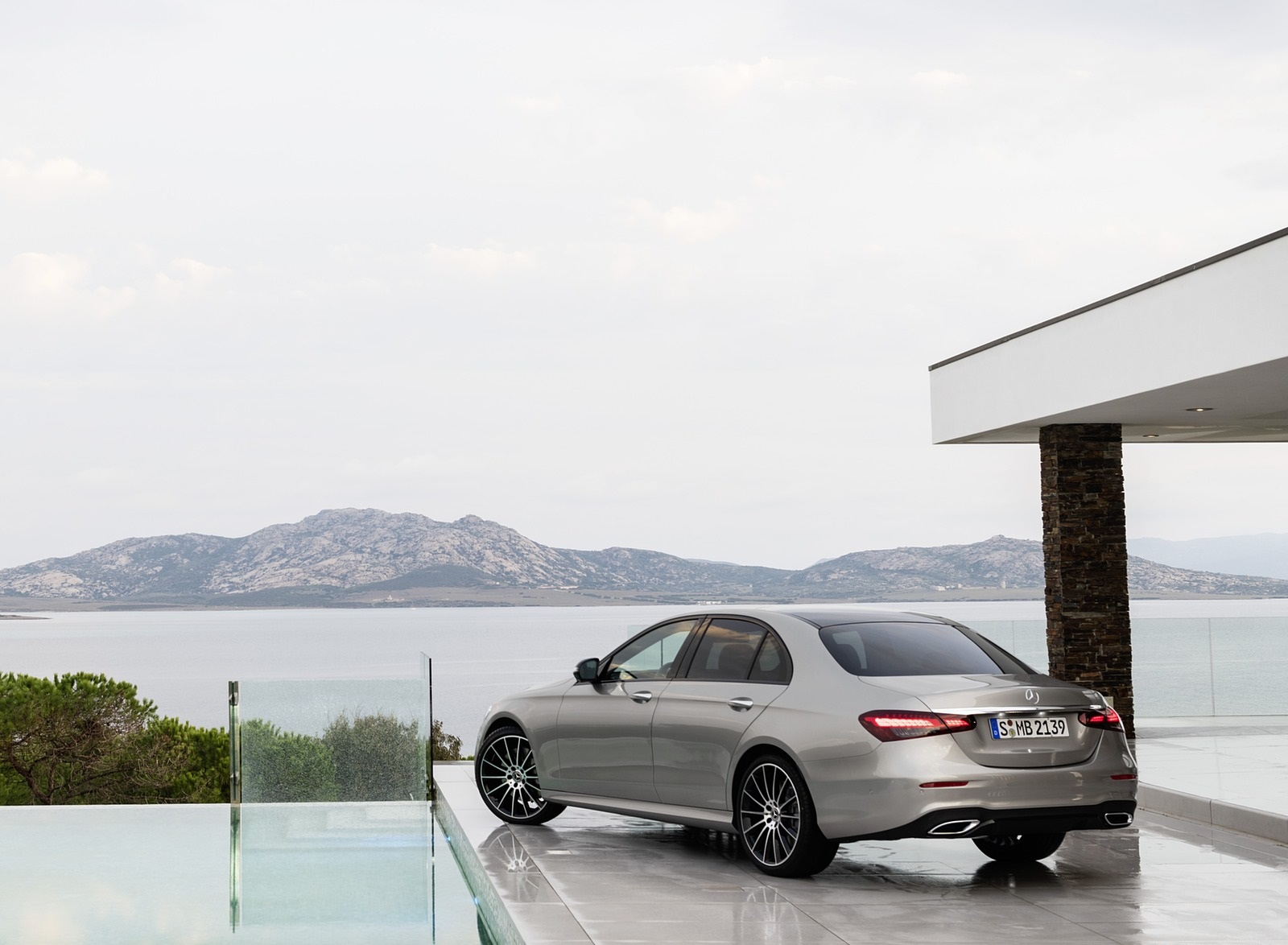 2021 Mercedes-Benz E-Class AMG line (Color: Mojave Silver Metallic) Rear Three-Quarter Wallpapers #46 of 70