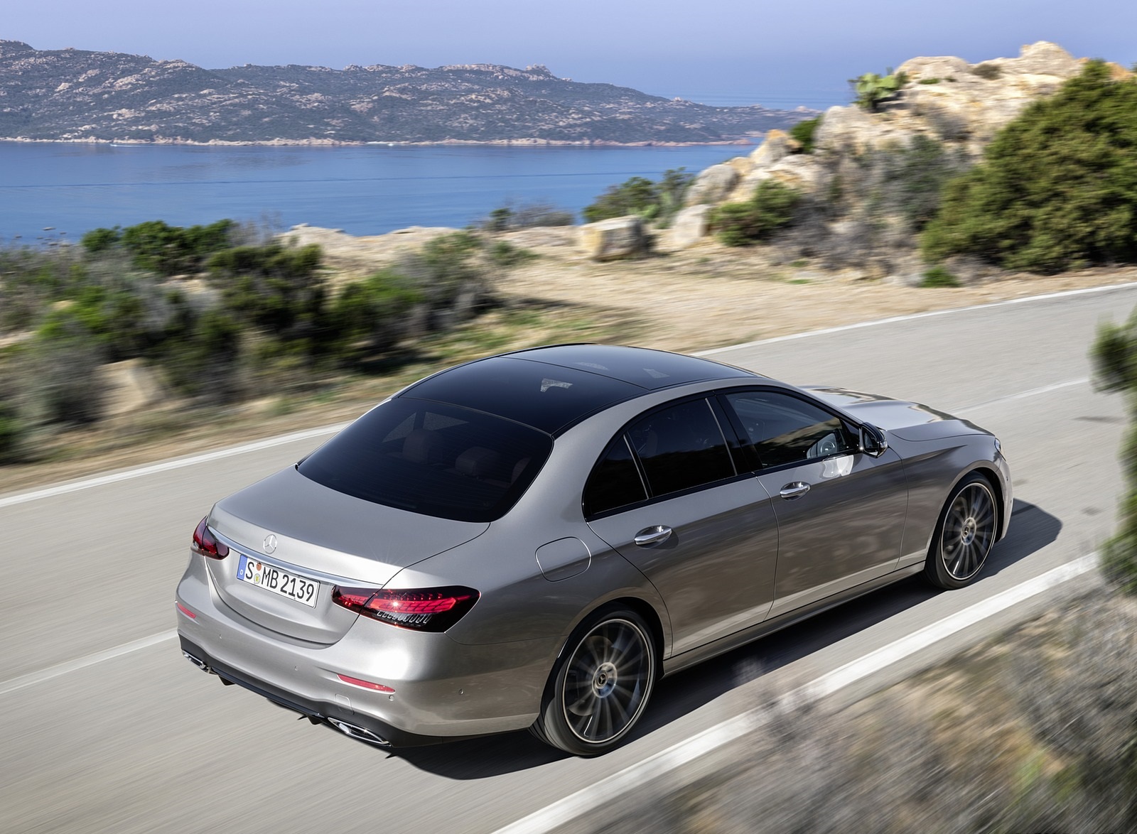 2021 Mercedes-Benz E-Class AMG line (Color: Mojave Silver Metallic) Rear Three-Quarter Wallpapers #35 of 70