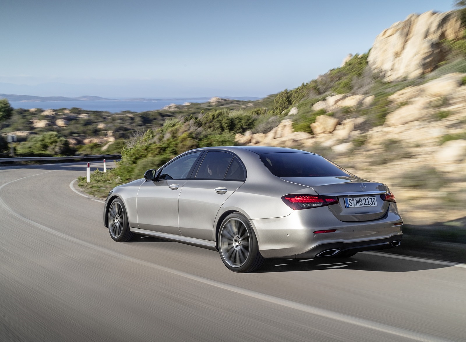 2021 Mercedes-Benz E-Class AMG line (Color: Mojave Silver Metallic) Rear Three-Quarter Wallpapers #31 of 70