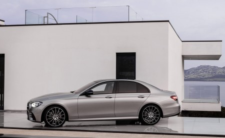 2021 Mercedes-Benz E-Class AMG line (Color: Mojave Silver Metallic) Side Wallpapers 450x275 (49)